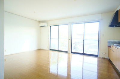 【居間・リビング】 | アベニール国分A | ゆったりとした居間です