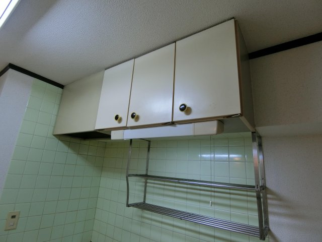 コーポラス大和【10,000円キャッシュバック対象物件】の洋室|キッチン収納です