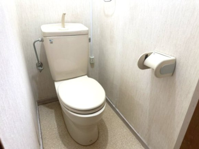 【トイレ】 | 彦根市日夏町貸家 | 落ち着いたトイレです