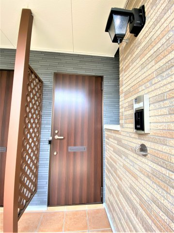 クレッセントムーンの玄関