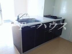 千葉市花見川区幕張町３丁目のアパートのキッチン