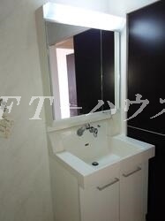 千葉市花見川区幕張町３丁目のアパートの洗面所