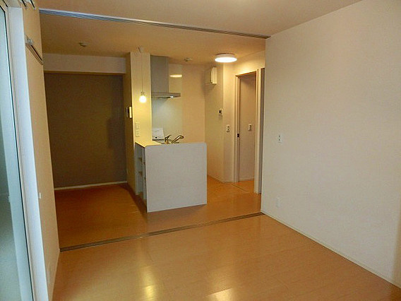 セジュール下山手通の洋室