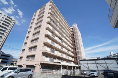 【外観】 | オアシスマンションプレジデント山陽(リノベ済) | 【資料には掲載していない情報】
物件の陽当りや通風・仕様設備やお部屋の大きさの比較、
近隣・周辺環境や街並みなど、資料には掲載していない情報が
現地にはたくさんあります。是非ご確認ください。
