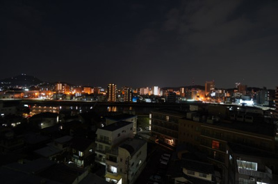 【展望】 | オアシスマンションプレジデント山陽(リノベ済) | 【Night View】
物件からの夜の景色は、隠れ夜景スポットのよう。
お仕事から疲れて帰ってきて、この夜景を楽しめるのも
この立地ならでは。
もう少し早い時間のサンセット夜景もキレイかも。