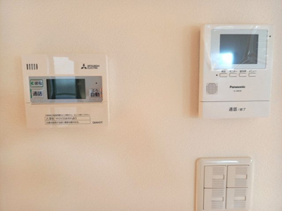 【防犯設備】 | 新築住宅　高知市鴨部3丁目　Ｂ号地 | 録画機能付モニターホンもありますので、急な来客時も室内から顔が確認できて安心