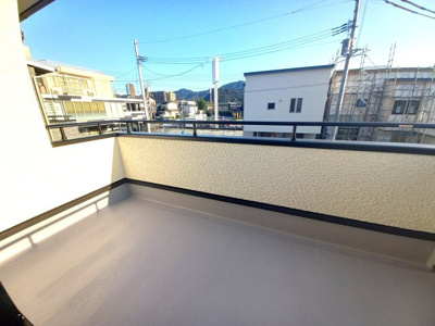 【バルコニー】 | 新築住宅　高知市鴨部3丁目　Ｂ号地 | 2階8洋のバルコニー。奥行があり、お布団も干しやすいです！