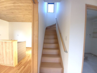 【その他】 | 新築住宅　高知市鴨部3丁目　Ｂ号地 | 階段