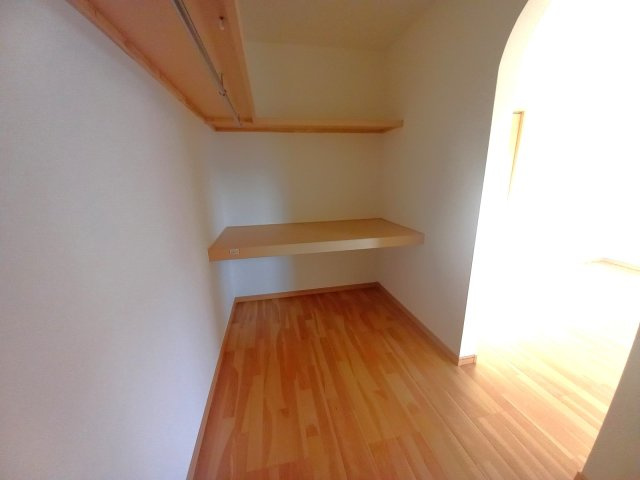 【その他】 | 新築住宅　高知市鴨部3丁目　Ｂ号地 | 2階8洋ウォークインクローゼット。4帖分もあり、ゆったり広々！