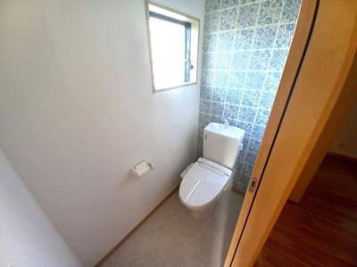 【トイレ】 | 新築住宅　高知市鴨部3丁目　Ｂ号地 | 2階トイレ　温水洗浄便座付き