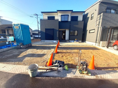 【前面道路含む現地写真】 | 新築住宅　高知市鴨部3丁目　Ｂ号地 | 駐車場は車種により3～4台とめれそうです。