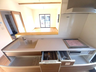 【キッチン】 | 新築住宅　高知市鴨部3丁目　Ｂ号地 | 使い勝手のよいスライド式収納。