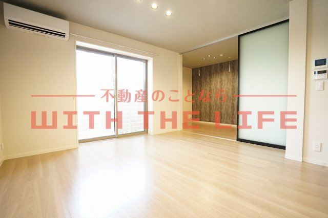 グリーンベルト神浦【キャッシュバック対象物件】の居間・リビング|同建設会社施工の物件の写真となります。※現状優先