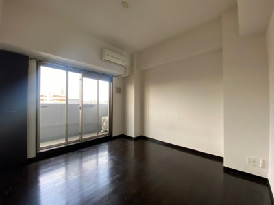 【洋室】 | プレミアムコート名古屋金山インテルノ | おしゃれなリビングです