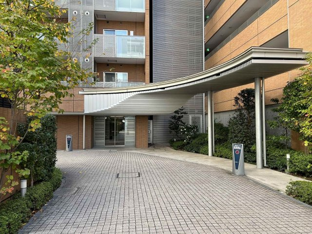 Brillia文京江戸川橋のエントランス