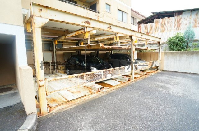 ｸﾞﾘｰﾝﾋﾙﾄﾐﾀの駐車場