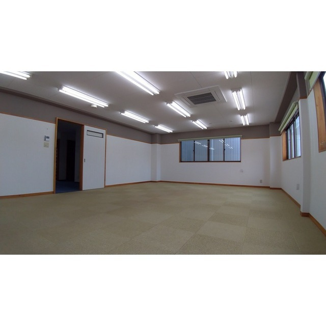 大福町5丁目事務所の居間・リビング|1階事務所