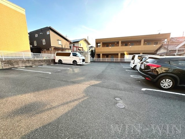 パシフィックパレス向山の駐車場
