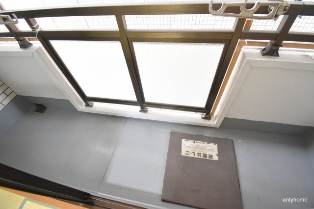 パレス江坂　仲介手数料無料のバルコニー