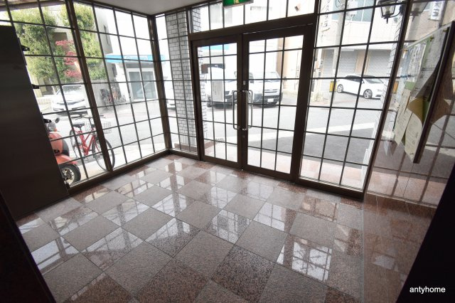 パレス江坂　仲介手数料無料のロビー