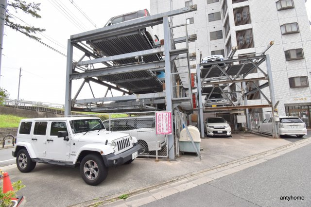 パレス江坂　仲介手数料無料の駐車場