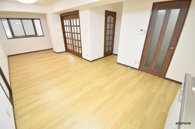 パレス江坂　仲介手数料無料の居間・リビング