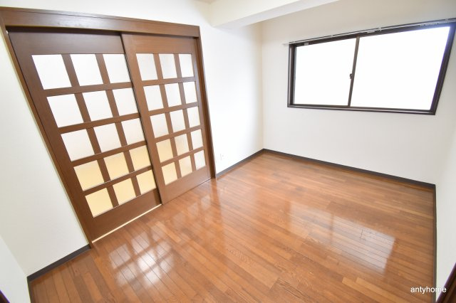 パレス江坂　仲介手数料無料の洋室