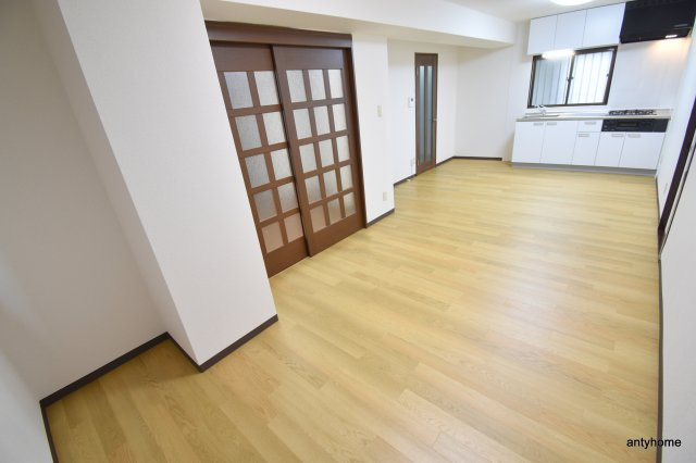 パレス江坂　仲介手数料無料の居間・リビング