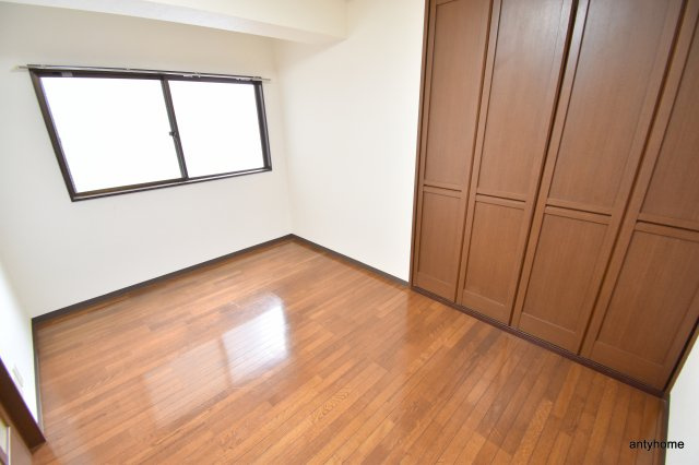 パレス江坂　仲介手数料無料の寝室