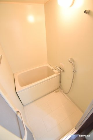 パレス江坂　仲介手数料無料の浴室