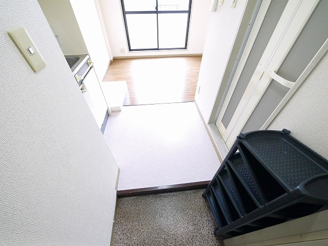 ジュネス神殿の玄関|ゆったりとした玄関です