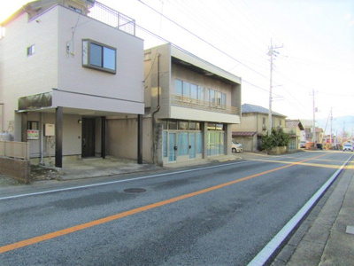 【前面道路含む現地写真】 | 中古戸建　甲州市勝沼町勝沼 | 前面道路含む現地写真です