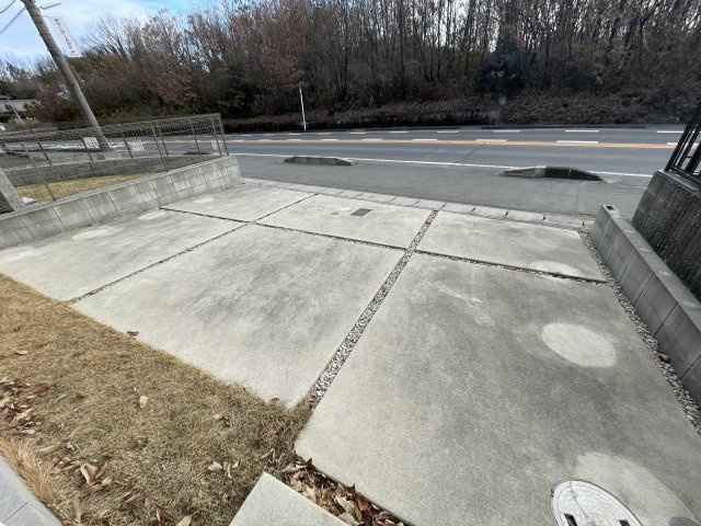 瀬戸市上水野町の駐車場|並列3台駐車可能