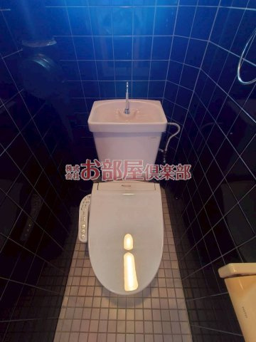 グレースマンション櫛原のトイレ|落ち着いた色調のトイレです