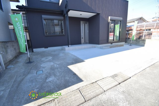 蓮田市井沼　中古一戸建ての駐車場