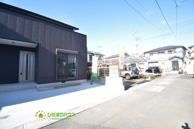 蓮田市井沼　中古一戸建ての前面道路含む現地写真