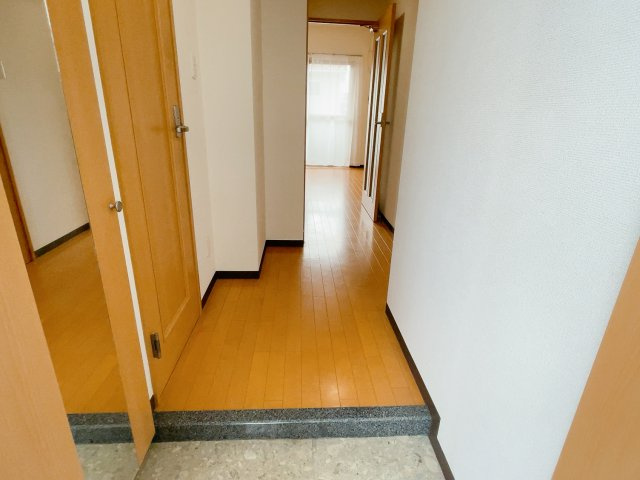 サプリーム新舞子Ⅱの玄関