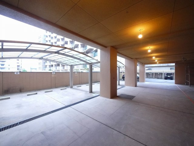 アルファテラスの駐車場