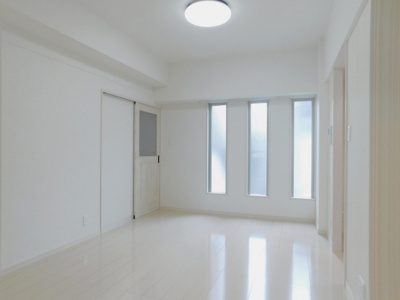 【居間・リビング】 | Casa・Conforia（カーサ・コンフォリア） | 【即日案内可能】現地待ち合わせでも対応可能です。お部屋を気に入って頂ければ、当社特別価格をご提示しますので是非ご検討下さい♪
