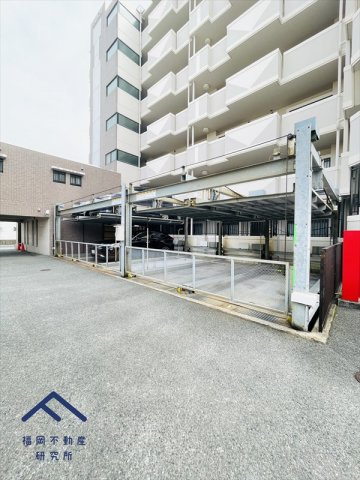 アーバンパレス室見河畔の駐車場