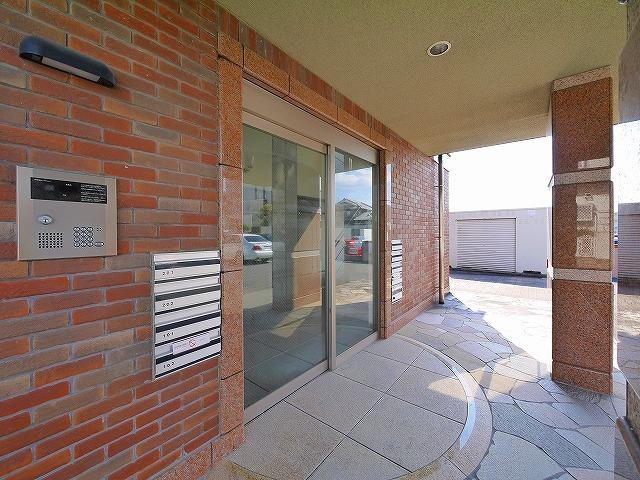 カワサキグランデージのエントランス|落ち着いたエントランスです