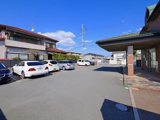 カワサキグランデージの駐車場|駐車場完備です