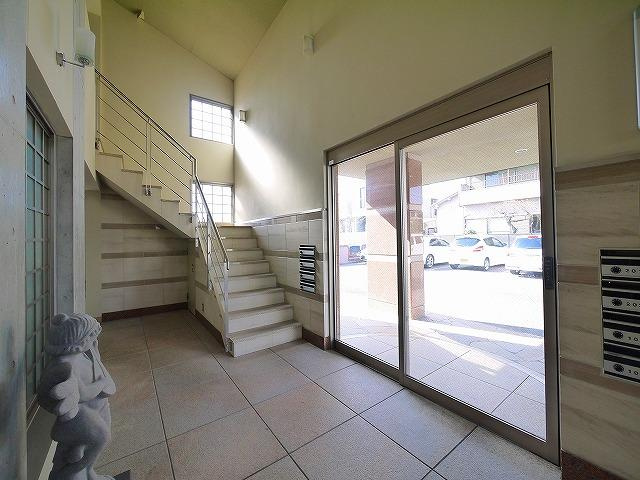 カワサキグランデージのエントランス|建物の内部です