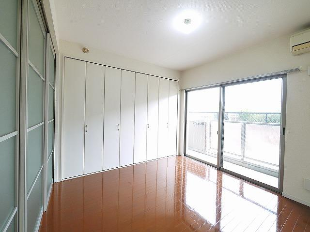 カワサキグランデージの洋室|落ち着いた色調の洋室です