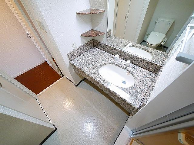 カワサキグランデージの洗面所|ゆったりとスペースのある洗面所