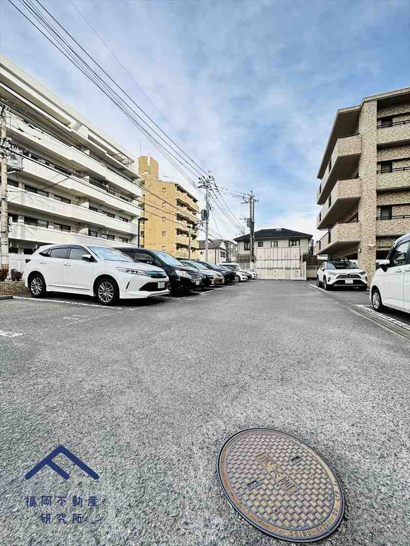 姪浜パークホームズの駐車場