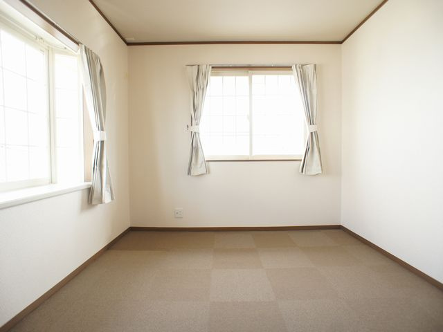 【寝室】 | シャン リヴェール | 明るい北側洋室です♪