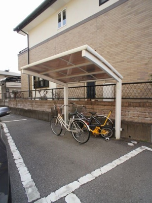 【その他共用部分】 | シャン リヴェール | 屋根付きの駐輪場があります♪