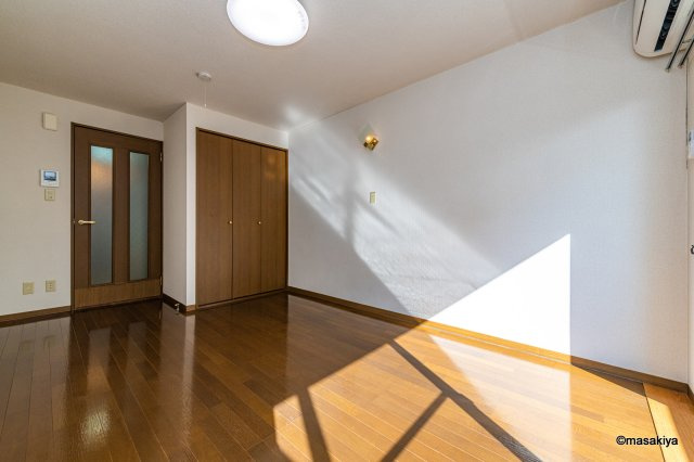 ブラウンヒルズ2番館の居間・リビング