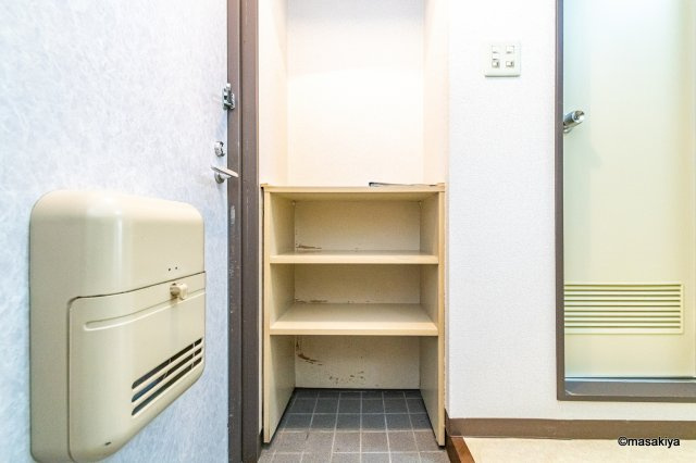 ブラウンヒルズ2番館の玄関|下駄箱